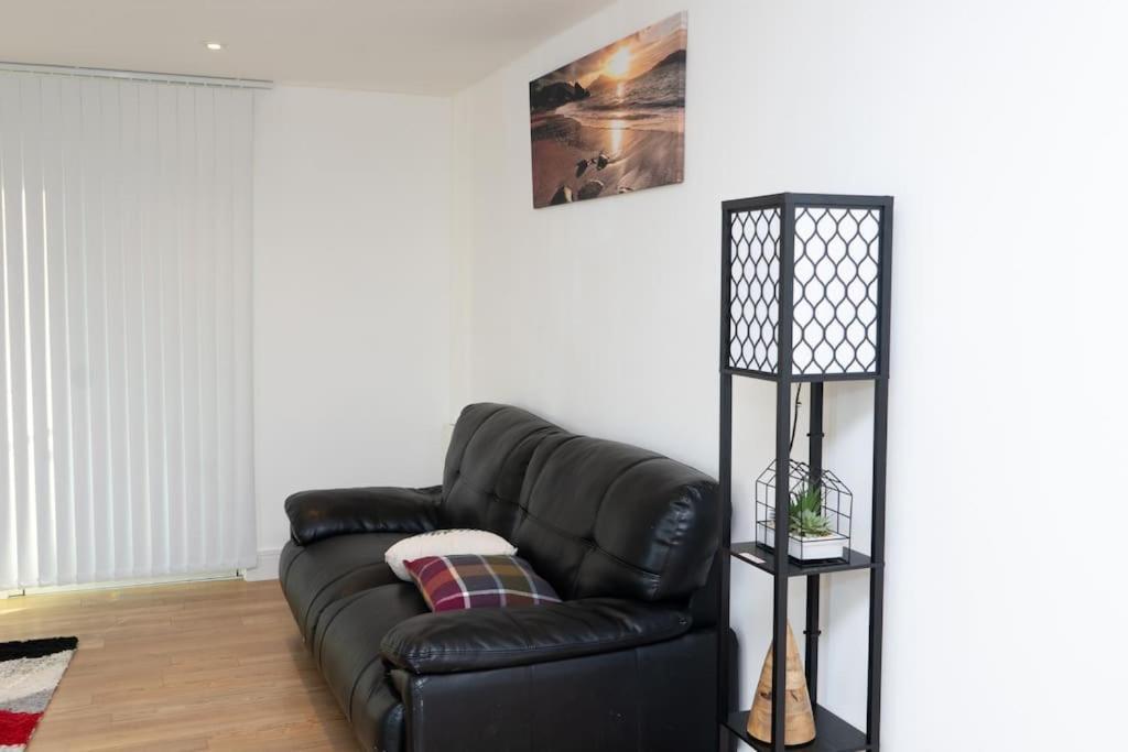 לונדון 1 Bed Luxury Comfortable Apt מראה חיצוני תמונה