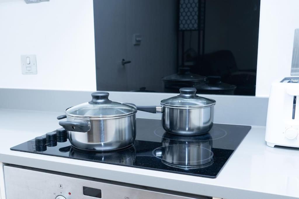 לונדון 1 Bed Luxury Comfortable Apt מראה חיצוני תמונה