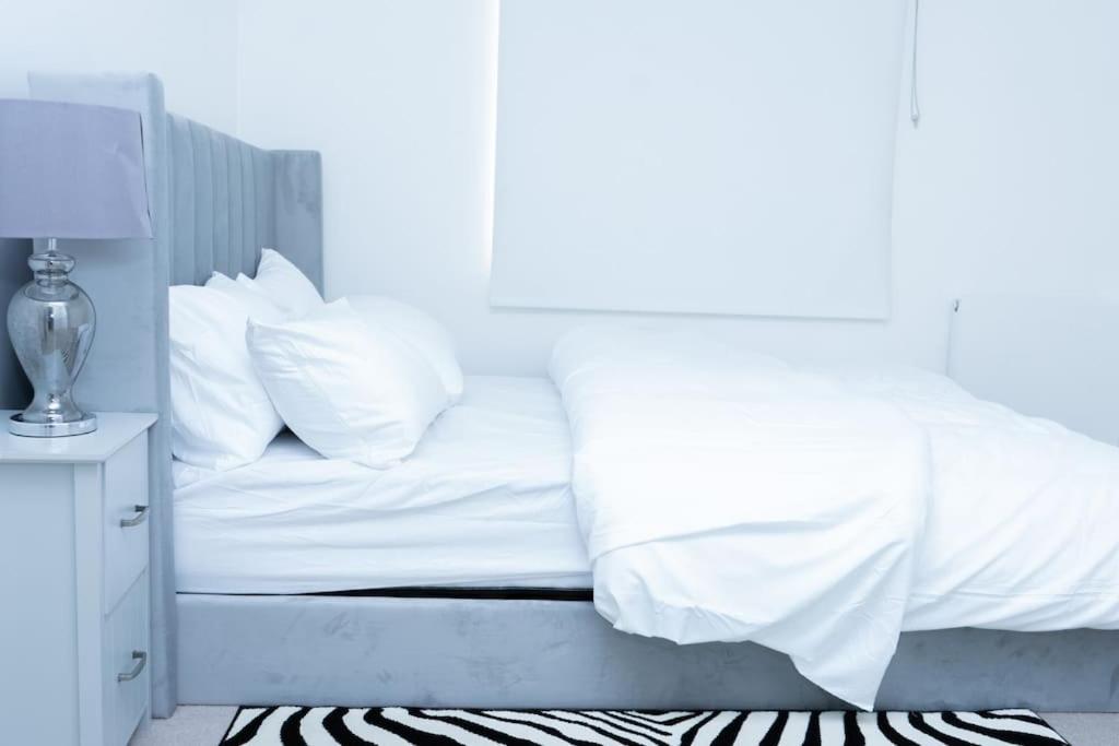 לונדון 1 Bed Luxury Comfortable Apt מראה חיצוני תמונה